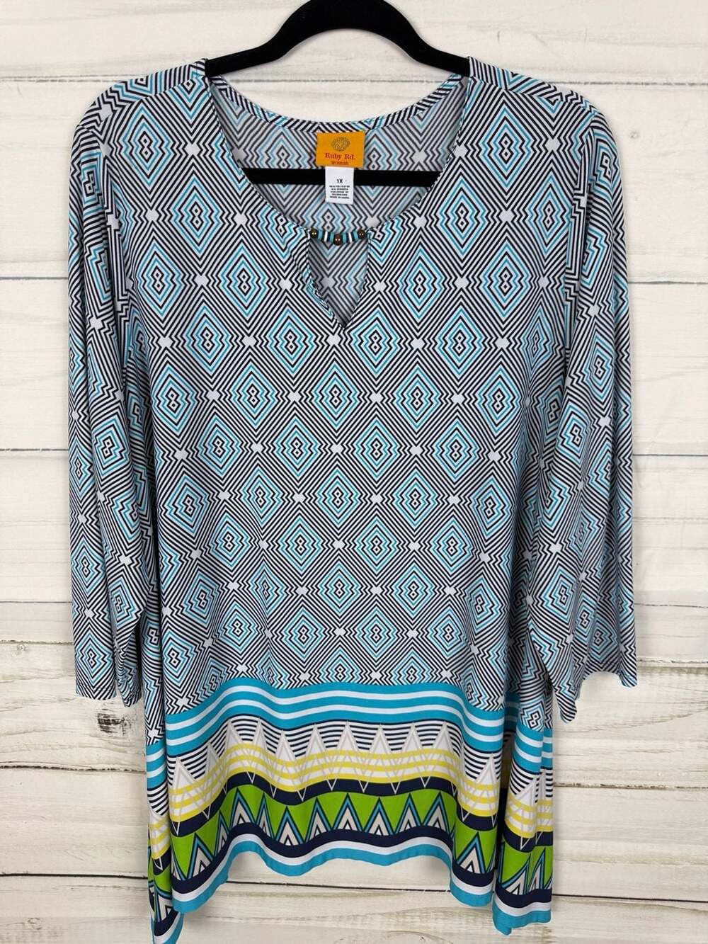 Ruby Rd. Woman 1X Geometric Print 3/4 Sleeve Beaded Split Neck Tunic Top